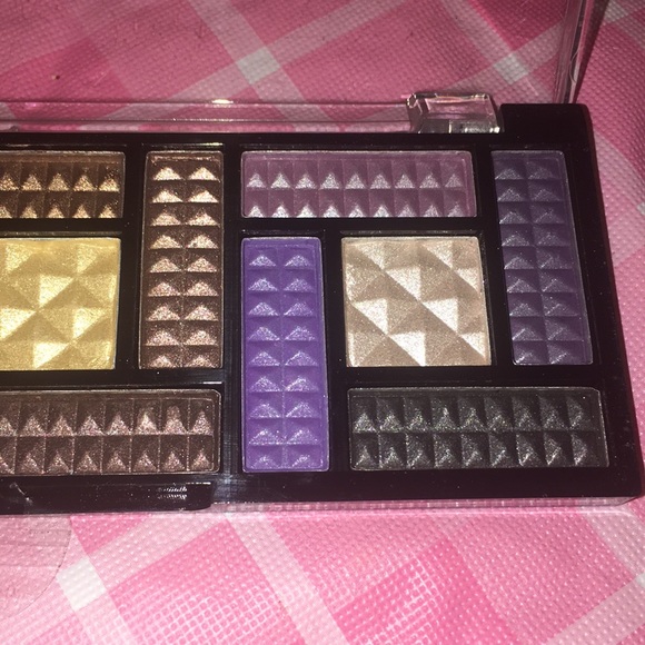 🎈SALE🎈🎀#8.MAKEUP BUNDLE🎀 - Picture 6 of 9